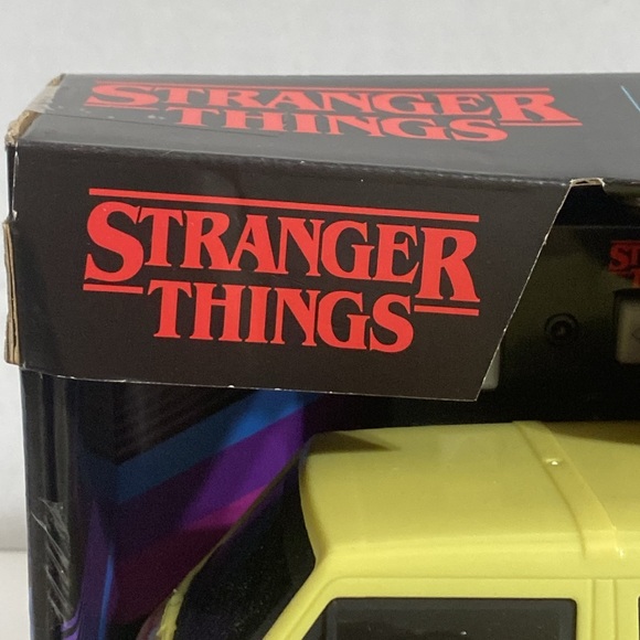 STRANGER THINGS SURFER BOY PIZZA VAN - Picture 14 of 16